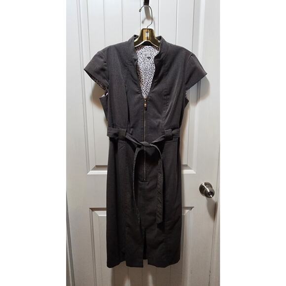 Sandra Darren Knee Length Dress Career Gray Size 10 Workwear Belted V Neck - Picture 1 of 8